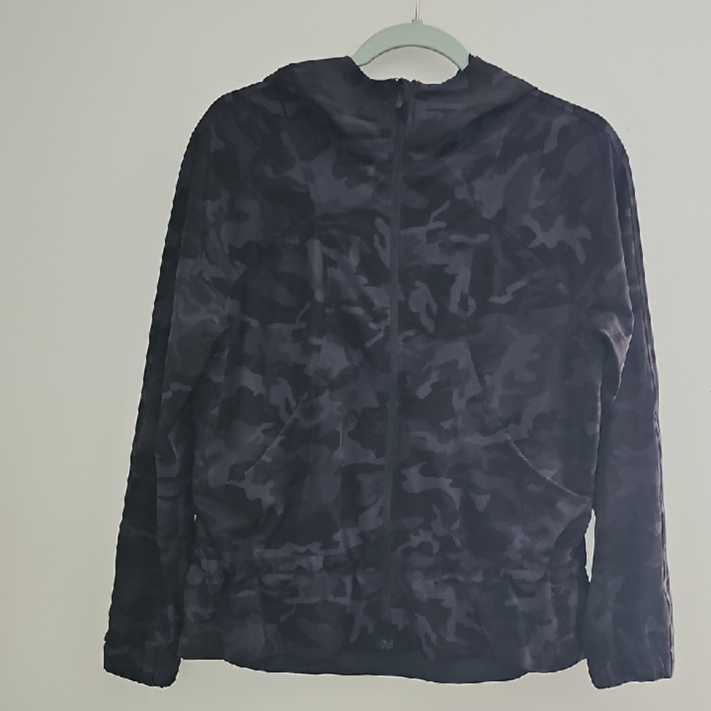 Lululemon Pack It Up Camo Hooded Jacket. Excellent Condition!! Sz 6, Dont Miss!!